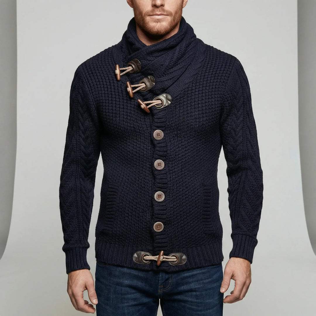 Herrarnas grovstickade cardigan Nicholas. Mångsidig hösttröja för vardagsbruk, varm & bekväm med stilren design.