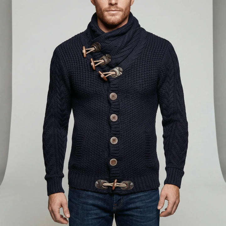 Herrarnas grovstickade cardigan Nicholas. Mångsidig hösttröja för vardagsbruk, varm & bekväm med stilren design.