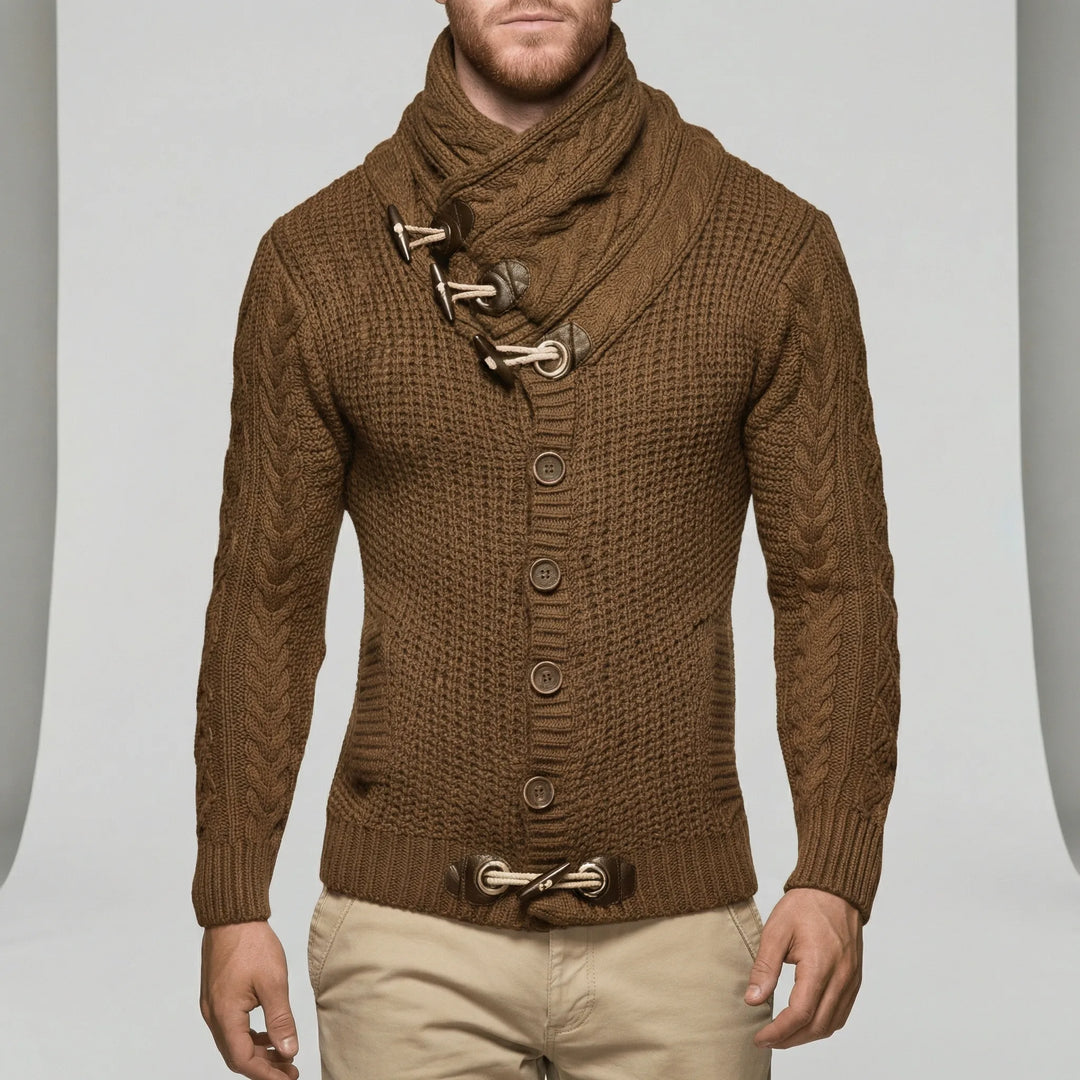 Stilren grovstickad herr cardigan Nicholas. Bekväm stickad tröja för vardagsstil, perfekt höst- & vintermode.