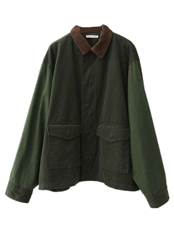 Stilfull armégrön damjacka i oversized modell för höst och vinter