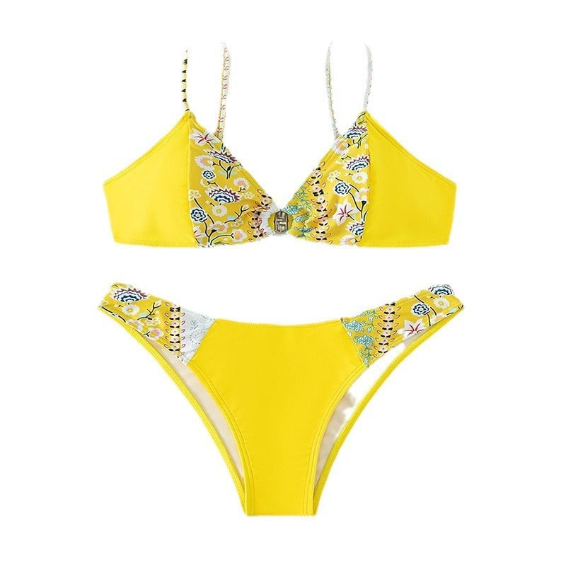 Snygg sommarbikini för dam: Gul blommig triangeltopp och högskuren trosa med knappar, strandmode.