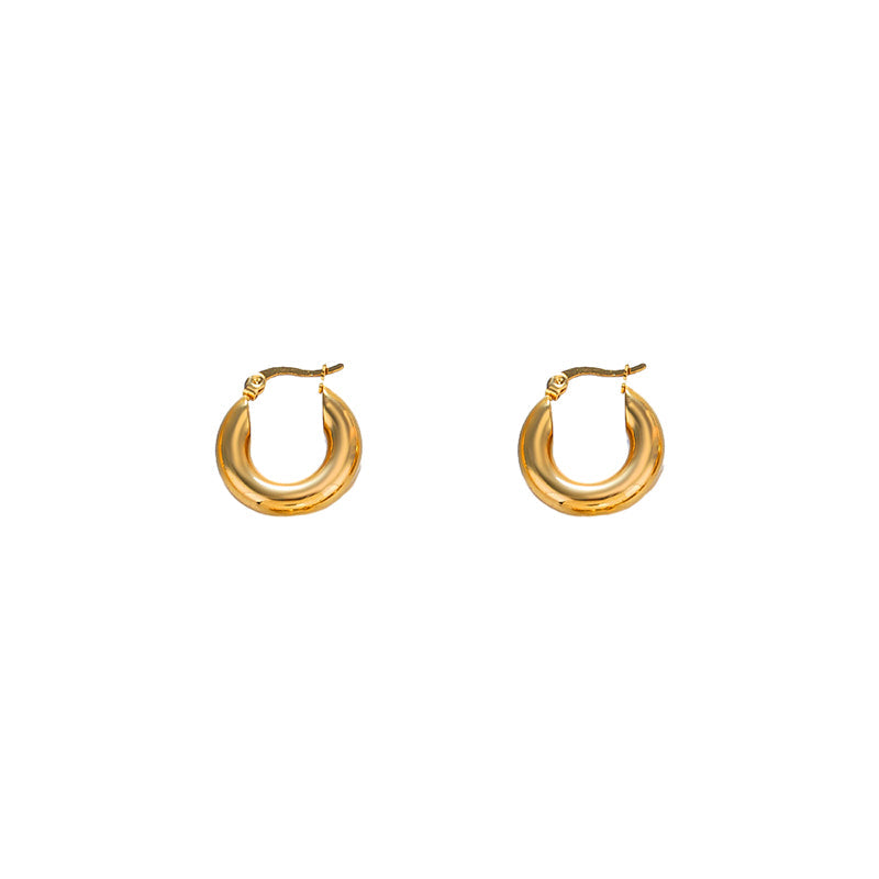 Guldfärgade ringörhängen i rostfritt stål, olika storlekar, elegant look för alla tillfällen och stilpreferenser.