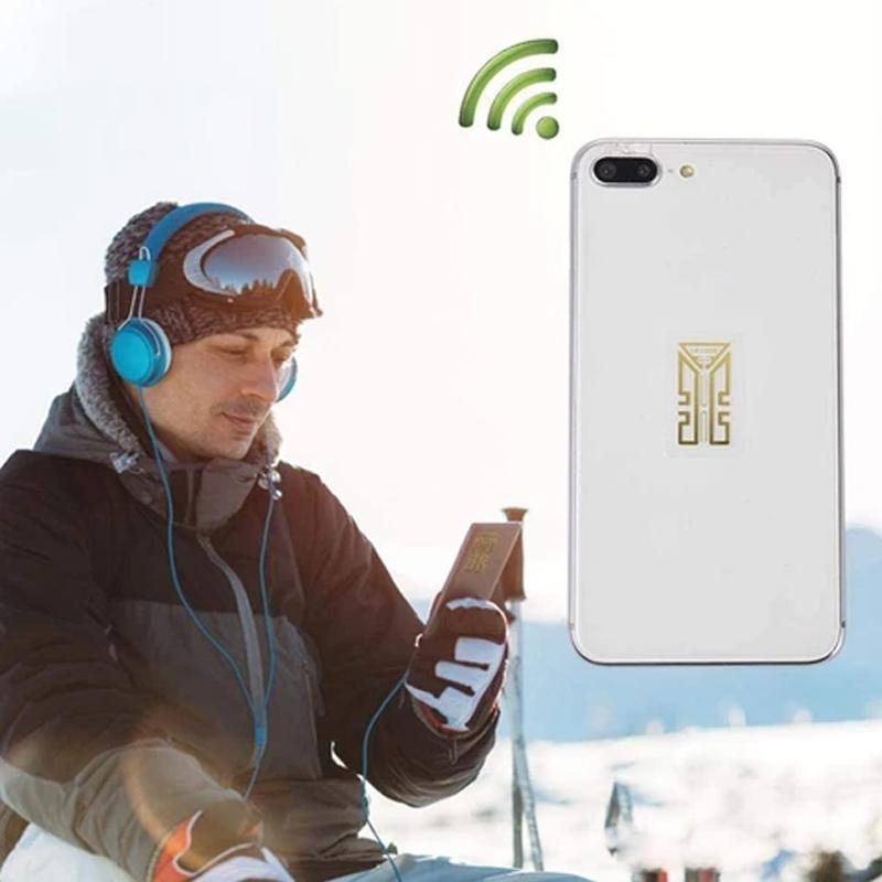 "Gyllene mobiltelefon signalförstärkare, kompakt enhet, förbättrar mottagning och samtalskvalitet med 4-band stöd."