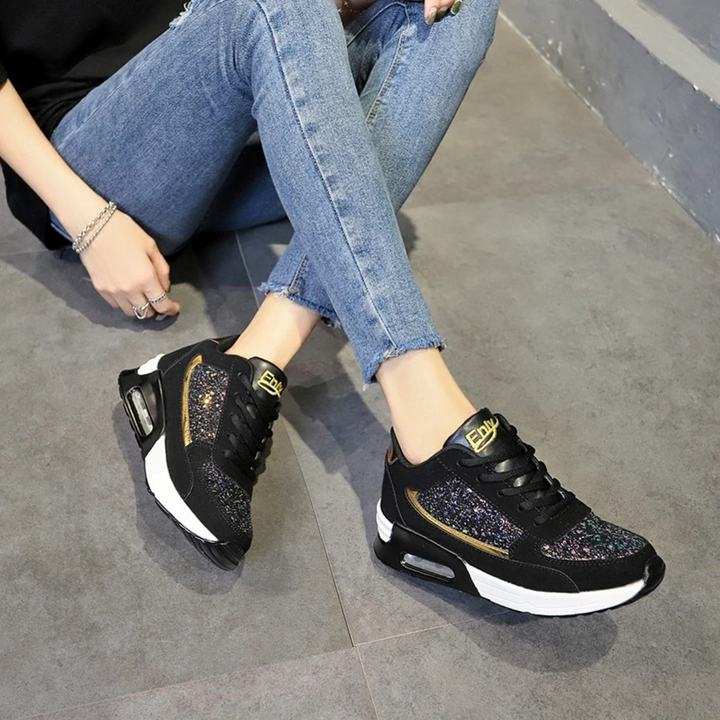 Bekväm silverfärgad damsneaker, hög modell. Ortopedisk design för maximal komfort och sportig stil.