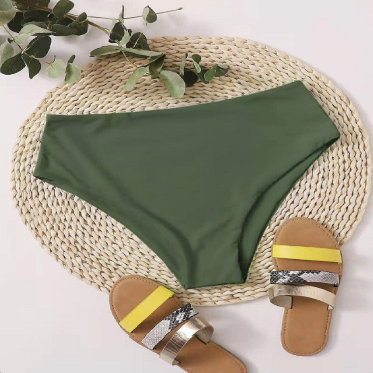 Högmidjad bikiniunderdel för dam. Stilren svart & olivgrön design. Bekväm sommarstil för stranden.