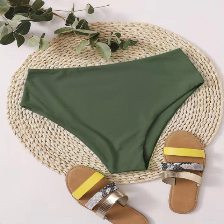 Högmidjad bikiniunderdel för dam. Stilren svart & olivgrön design. Bekväm sommarstil för stranden.