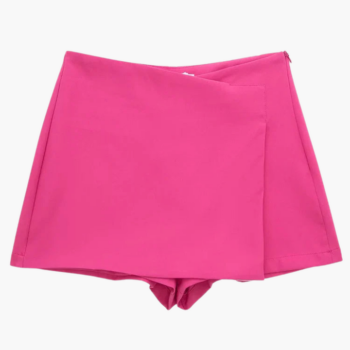 Elegant och funktionell: Högmidjad omlott-skort med shorts, perfekt för rörlighet i vardagen.