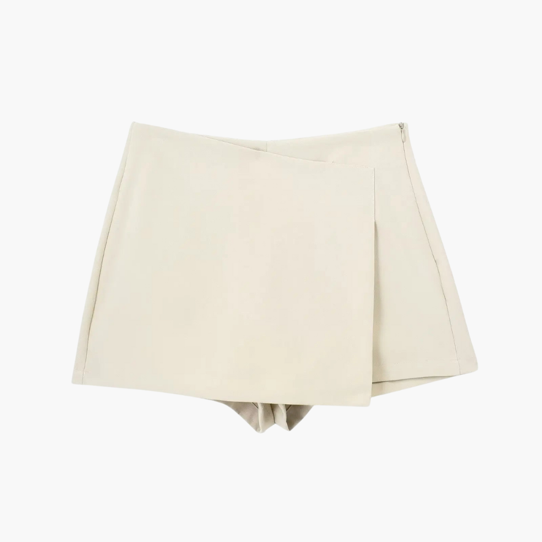 Damkläder: Omlott-skort i minikjollängd med inbyggda shorts, modern och chic sommarstil.