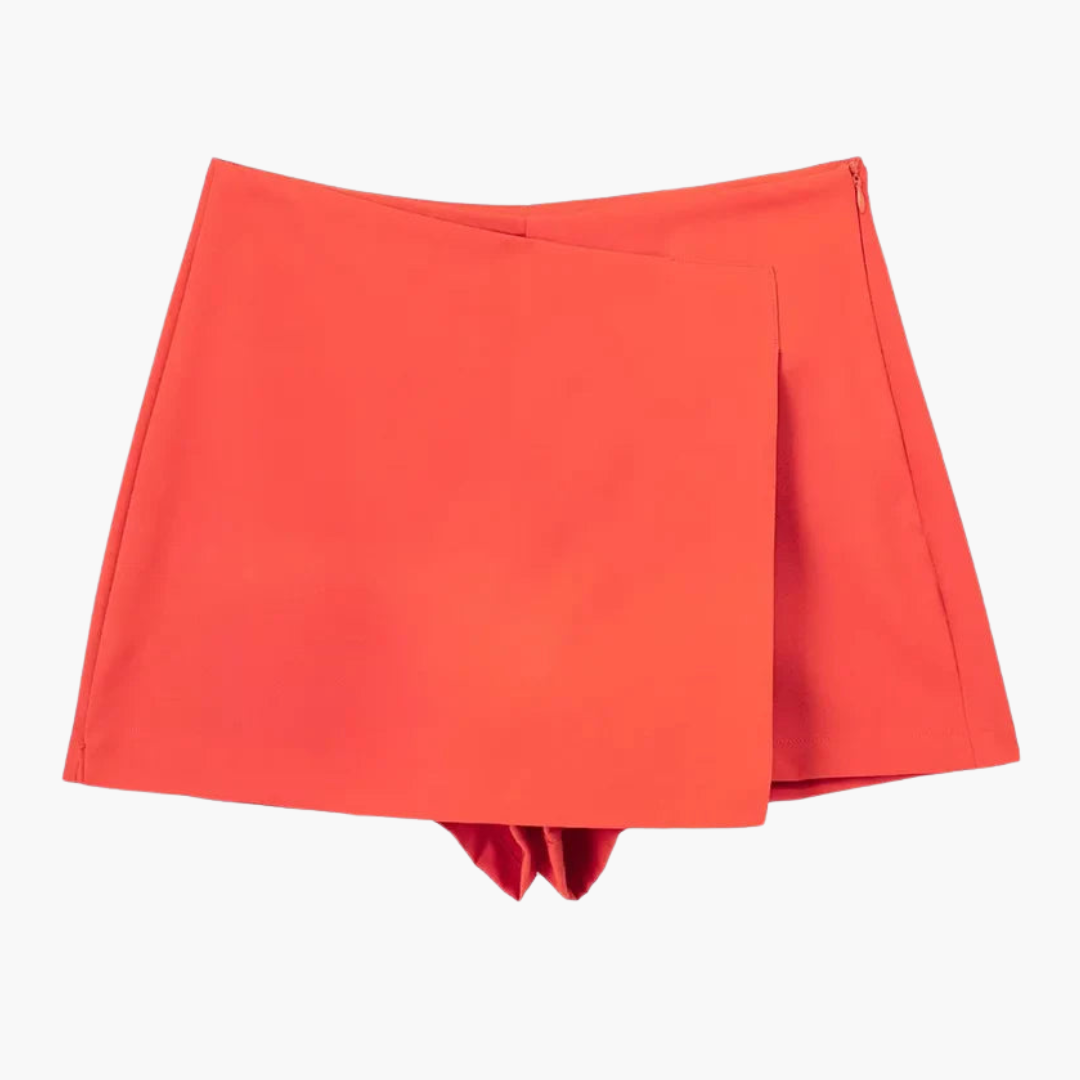 Sommarredo skort: Kvinnlig omlott minikjol med shorts, färgstark och luftig design, mode.
