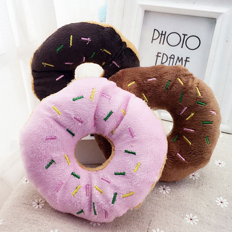 Brun tuggleksak i form av en donut för hund. Hållbar leksak som främjar aktivitet och stimulerar valpar.