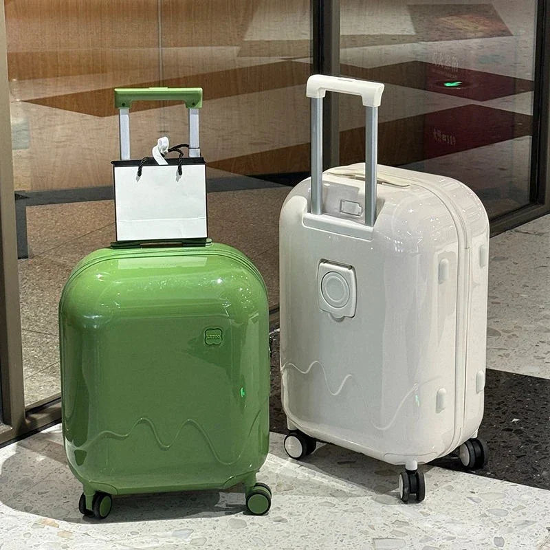 Smidig barnväska trolley med lättrullade tysta hjul och pålitligt säkerhetslås för tryggt resebagage.