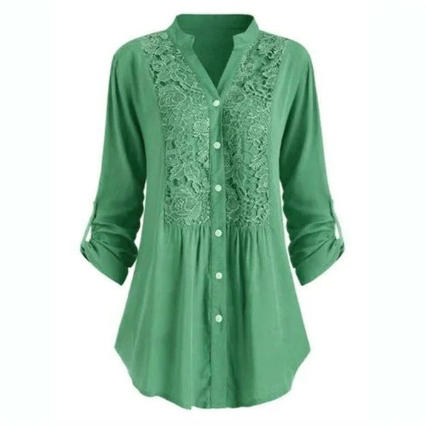 Vit lång blus för dam med eleganta spetsdetaljer på ärmslut