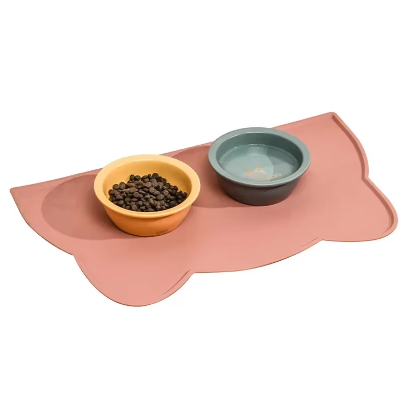 Enkel och effektiv halkfri silikonmatta. Håller kattskålar på plats och fångar upp spill för hygien.