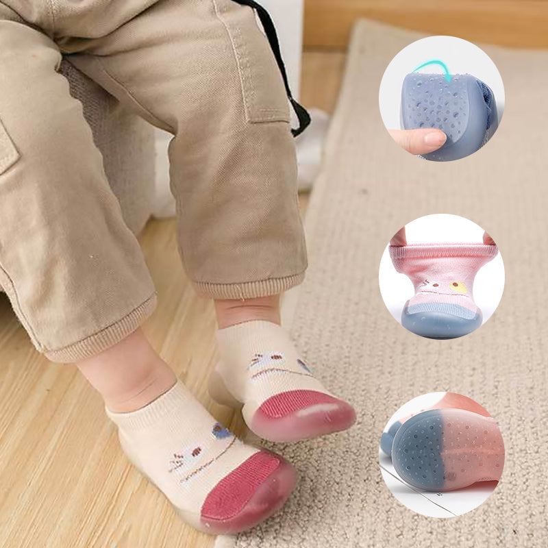 Halkfria barnstrumpor med djurmönster, flexibla sulor och elastisk kant, idealiska för små barns naturliga fotutveckling.