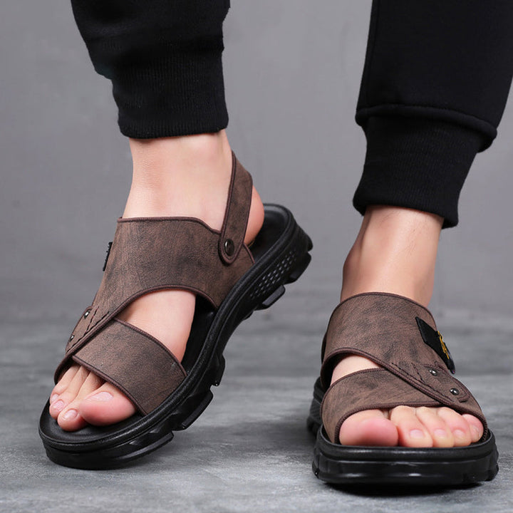 "Halkfria plattformssandaler för män med mjuk kohudöverdel och ergonomisk design, perfekta för strandpromenader."