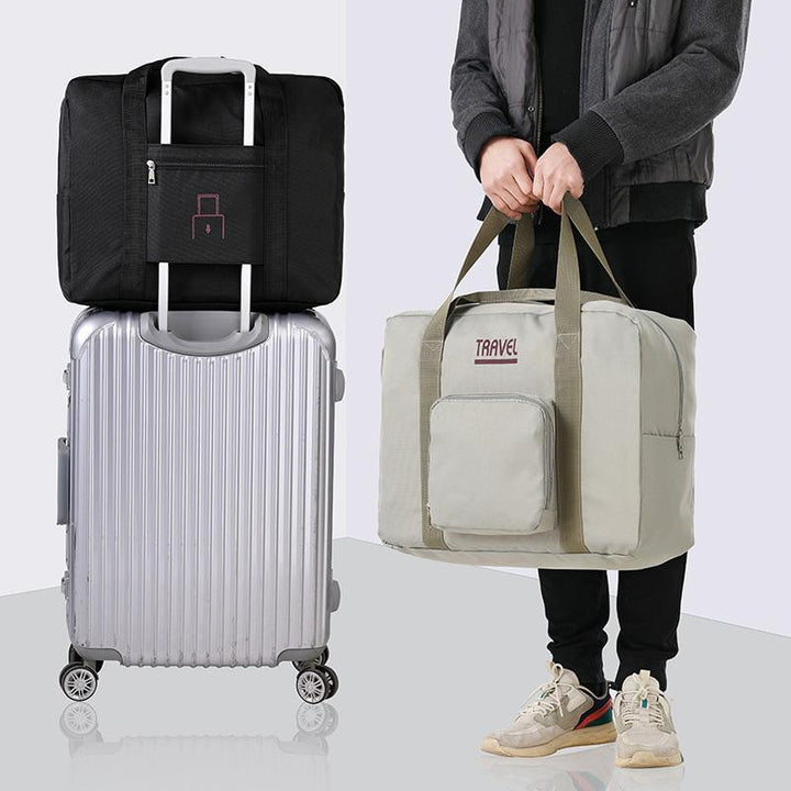 "Hållbar hopfällbar resväska i grå nylon med extra kapacitet; lätt, unisex design för resor och vardagspendling."
