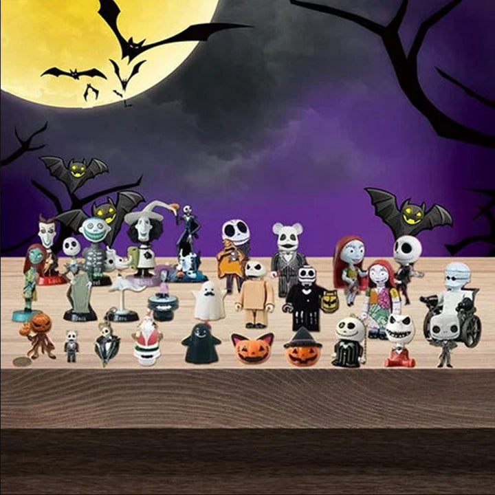 "Halloween Deadventskalender med mystisk design, 24 överraskningar som dockor och figurer för spännande nedräkning."