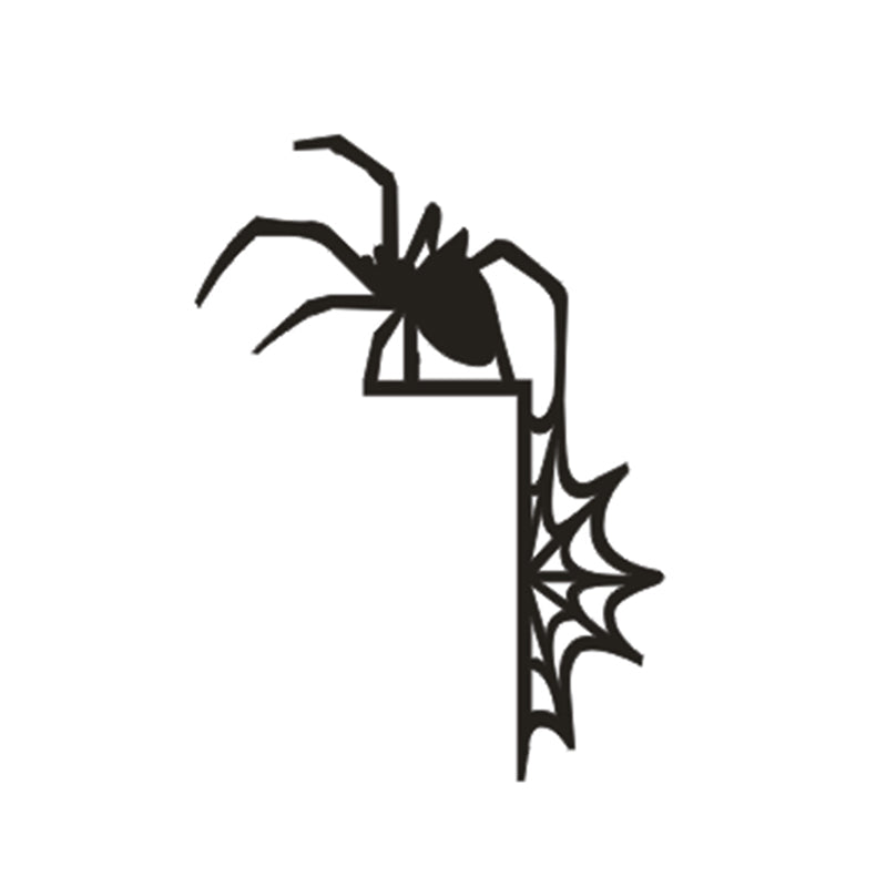 "Halloween dörrkarmdekoration av trä med häxa och spindelnät, perfekt för festlig och skrämmande heminredning."