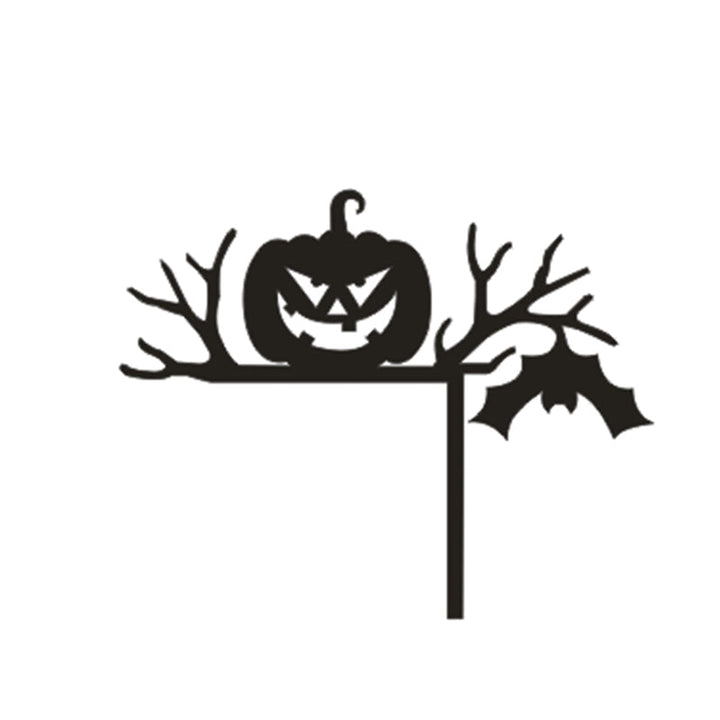 "Halloween dörrkarmdekoration av trä med häxa och spindelnät, perfekt för festlig och skrämmande heminredning."