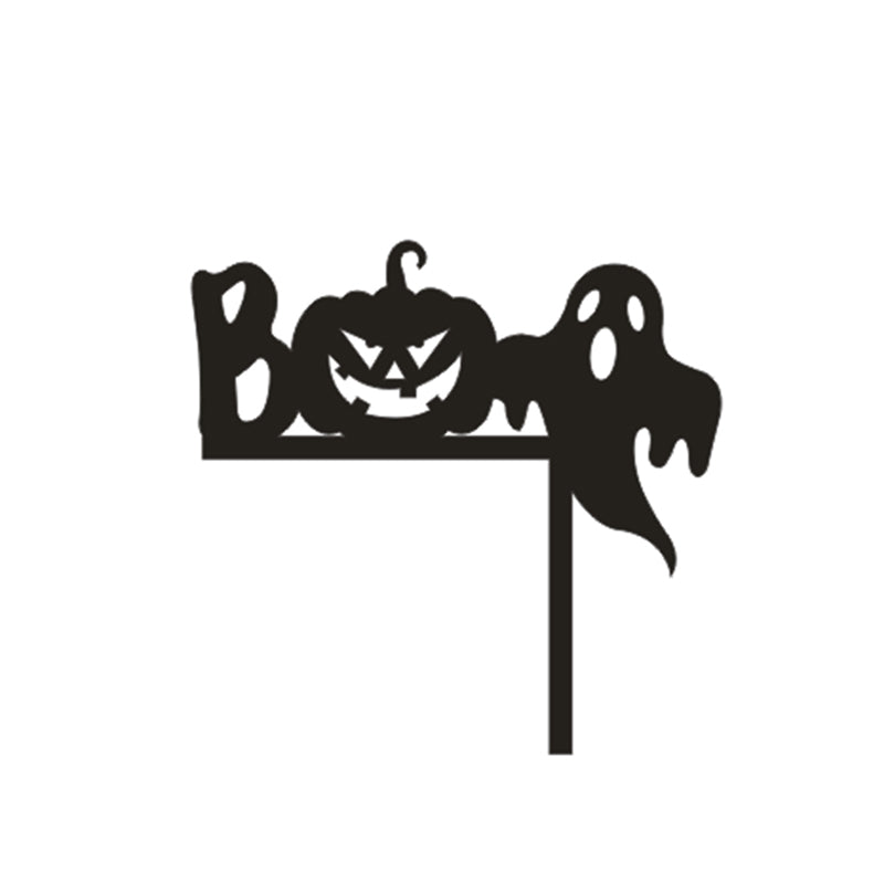 "Halloween dörrkarmdekoration av trä med häxa och spindelnät, perfekt för festlig och skrämmande heminredning."
