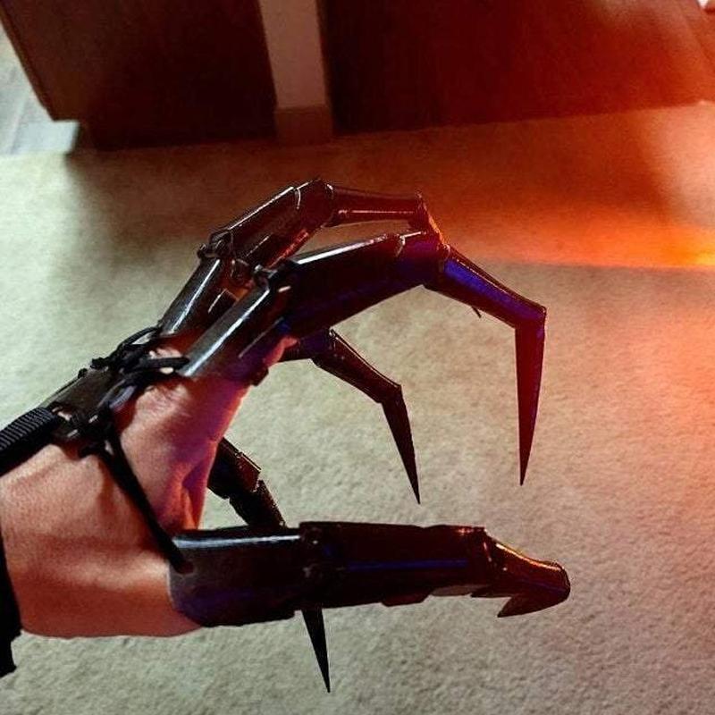 "Halloweenledade fingrar: realistiska, detaljerade fingrar med långa naglar, perfekt som kuslig dekoration eller kostymtillbe