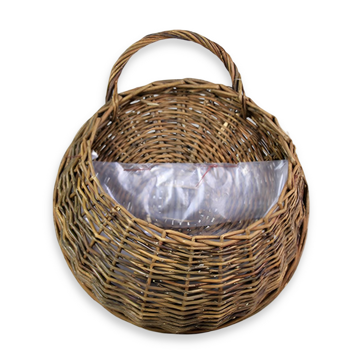 Hängande rotting väggkorg, en vacker och naturlig blomkorg som kompletterar din boho-inredning.
