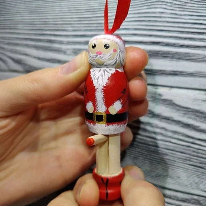 Handgjord tomteleksak i färgglatt trä, perfekt som julprydnad med överraskningseffekt för glädje och skratt.