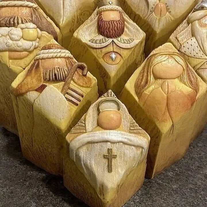 Handgjorda julkrubbestatyer i harts, traditionella figurer som Maria och Josef i detaljrik stil.