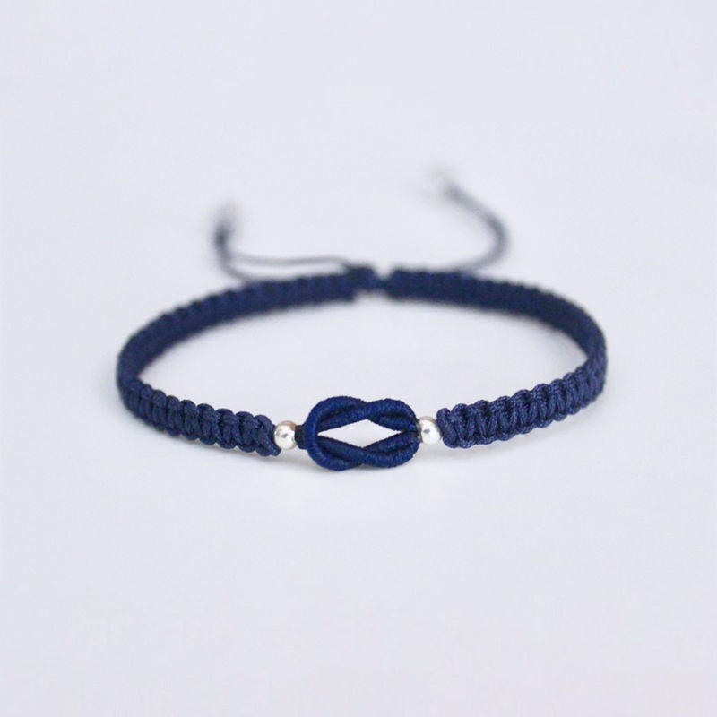 "Handgjort flätat armband för kvinnor, justerbart i flera färger, elegant och tidlös design för dagligt bruk."