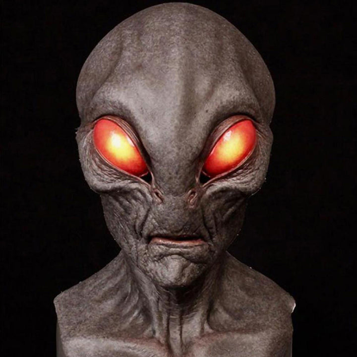 "Handmålat främmande ansiktsskydd för Halloween, detaljerat realistiskt utseende, skrämmande mask för kostymer."