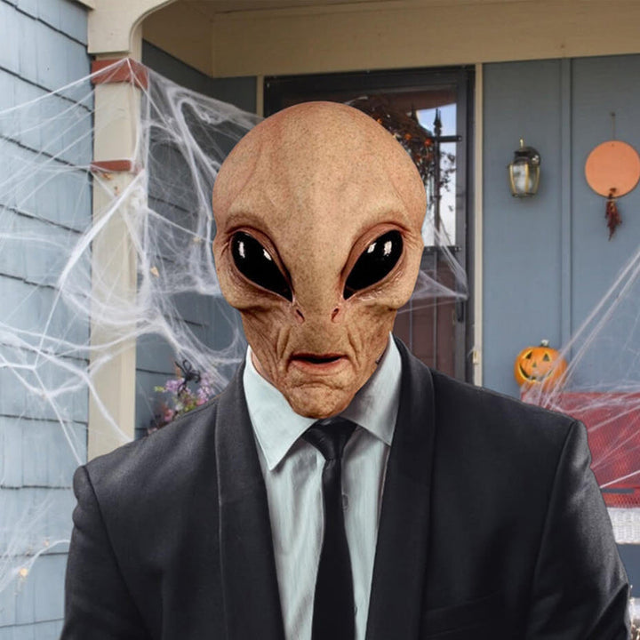 "Handmålat främmande ansiktsskydd för Halloween, detaljerat realistiskt utseende, skrämmande mask för kostymer."