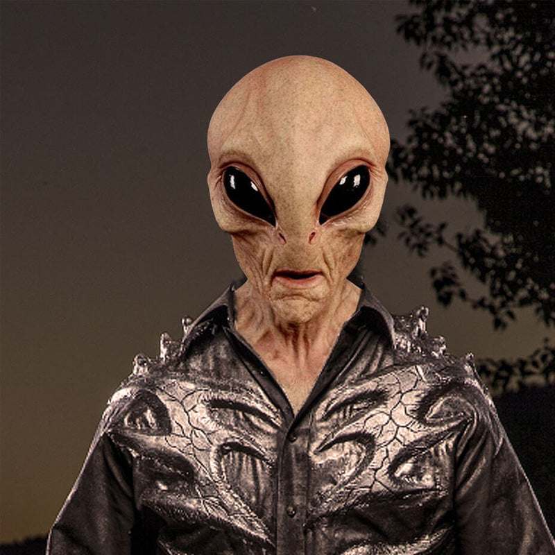 "Handmålat främmande ansiktsskydd för Halloween, detaljerat realistiskt utseende, skrämmande mask för kostymer."