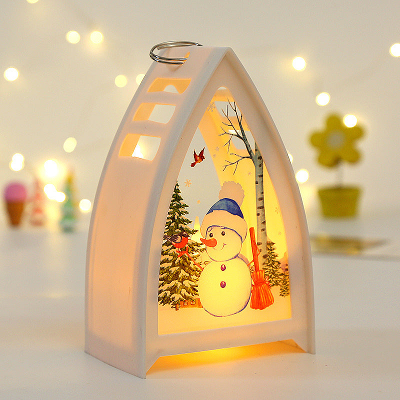Detaljbild av LED julbordsdekoration som visar dess handmålade design och blinkande ljus för en festlig atmosfär.
