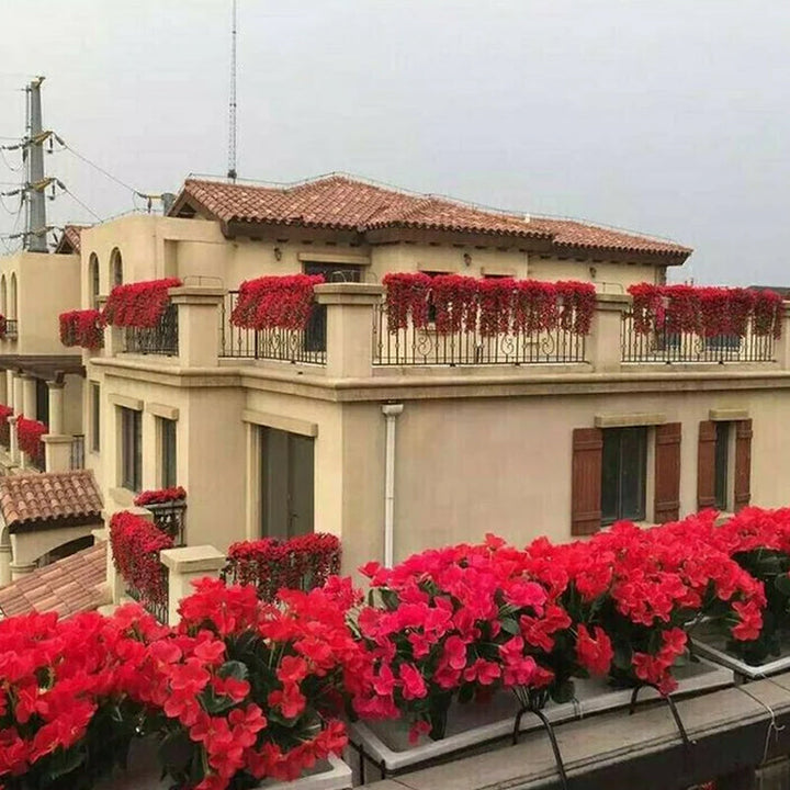 "Hängande konstgjord blomkorg med lila silkesblommor, livfulla färger för inredning, realistisk och naturlig design."