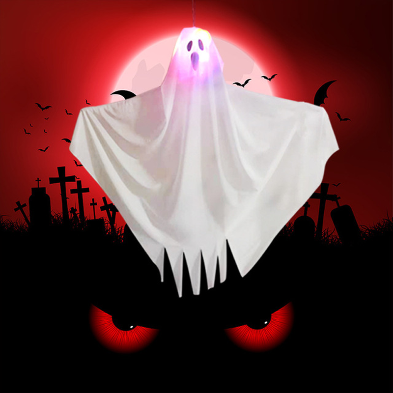 "Hängande LED-ljus spöke för Halloween, vitt tyg och glödande ansikte, perfekt för utomhusdekorationer."