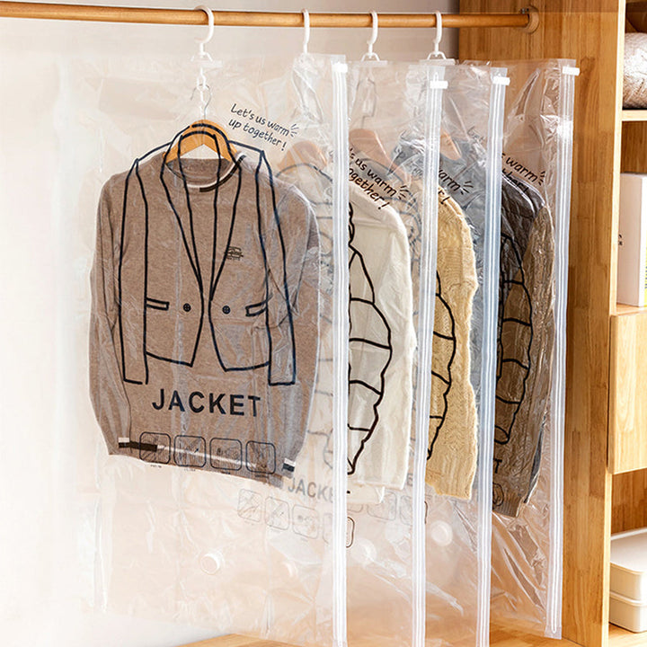 "Hängande vakuumpåsar för klädförvaring, transparent design med 5 öglor, skyddar kläder från damm och fukt, 120x60 cm."