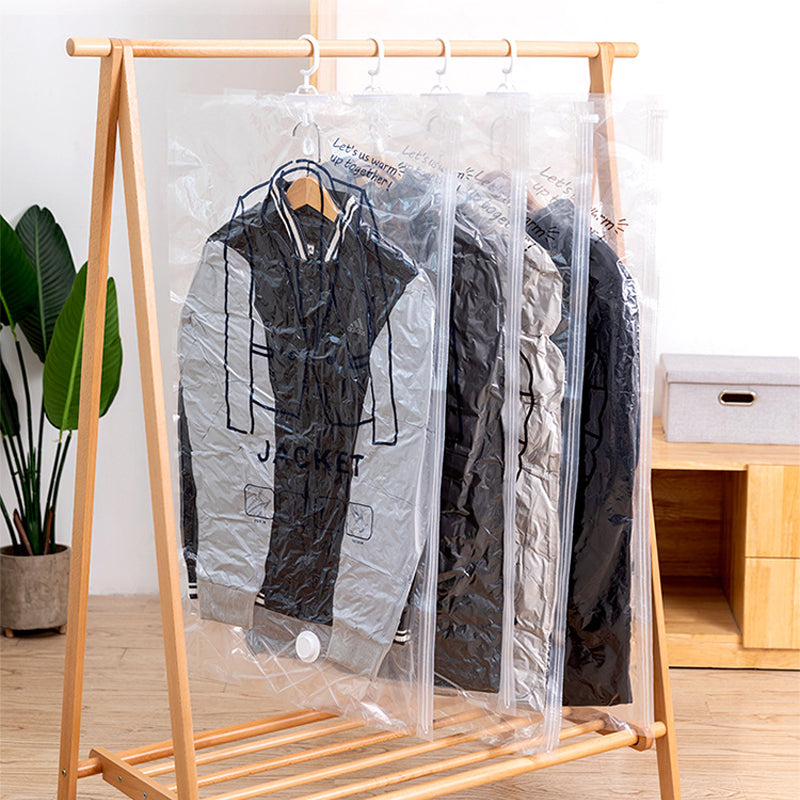 "Hängande vakuumpåsar för klädförvaring, transparent design med 5 öglor, skyddar kläder från damm och fukt, 120x60 cm."
