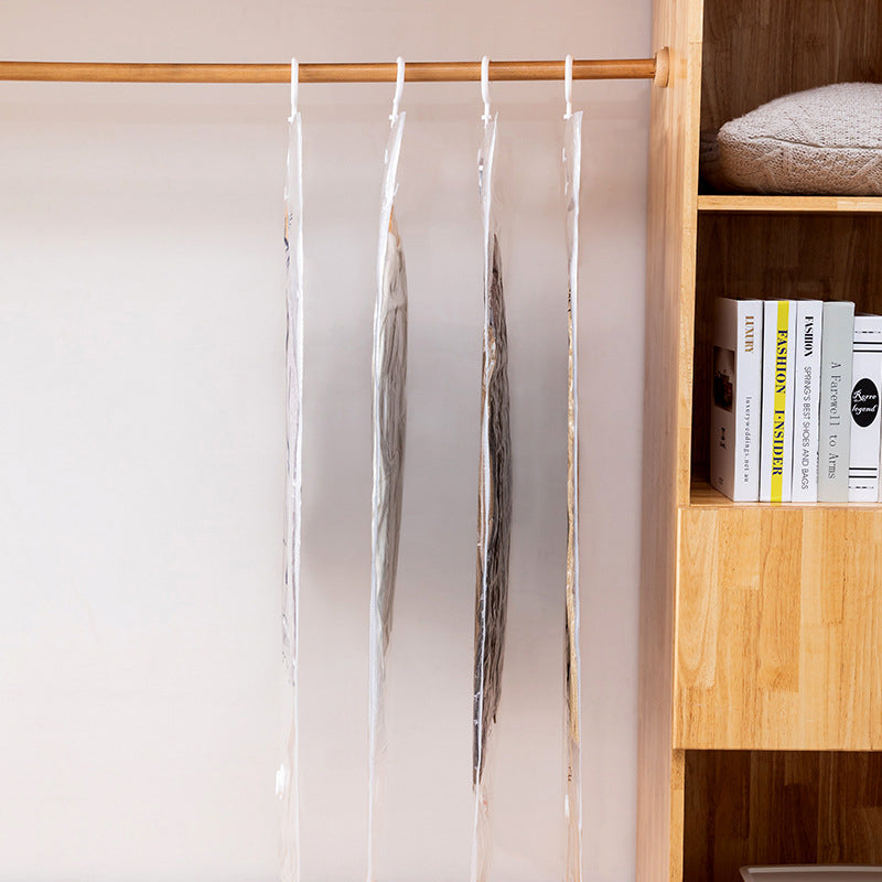 "Hängande vakuumpåsar för klädförvaring, transparent design med 5 öglor, skyddar kläder från damm och fukt, 120x60 cm."