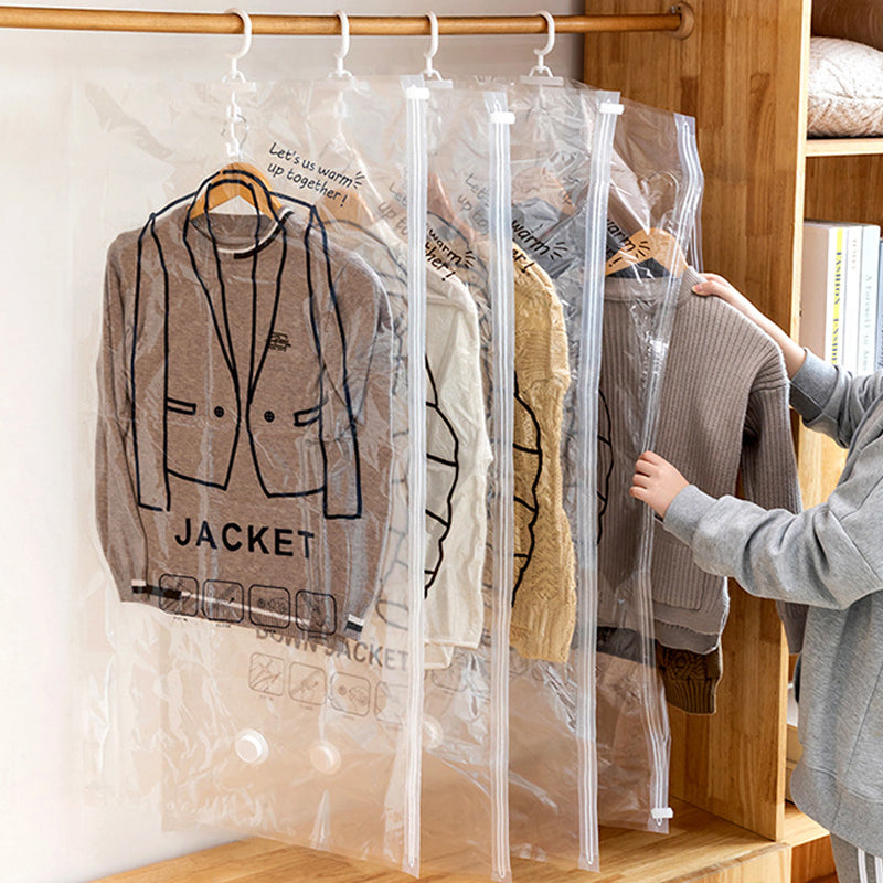 "Hängande vakuumpåsar för klädförvaring, transparent design med 5 öglor, skyddar kläder från damm och fukt, 120x60 cm."