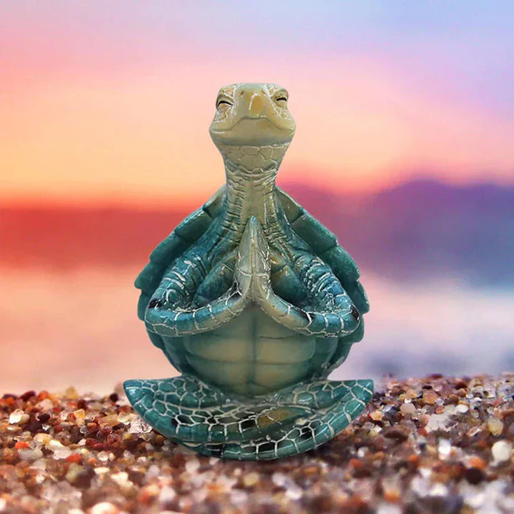 Harmonisk meditationsskulptur, havssköldpadda i resin, idealisk för inredning, symboliserar zen och tålamod.
