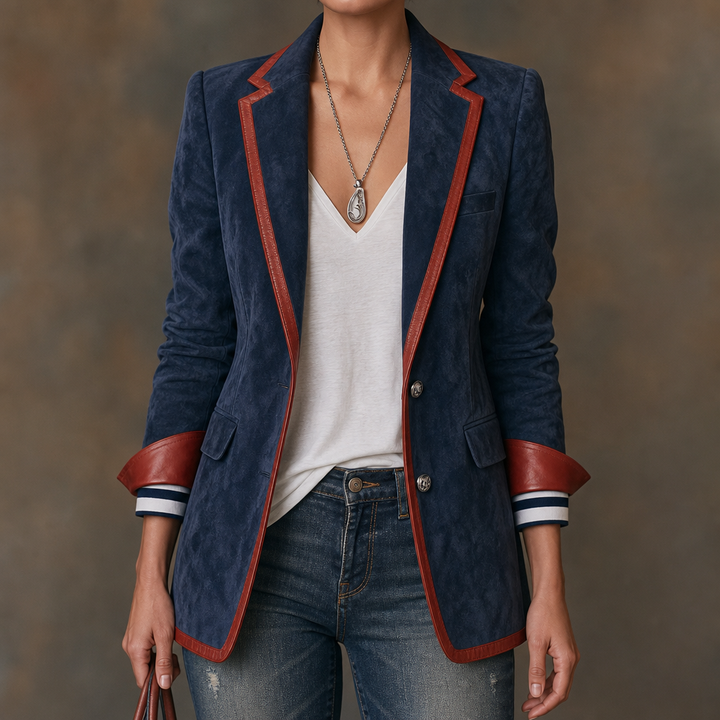 Damkläder sammetsblazer Velvara i marinblå med kontrasterande detaljer