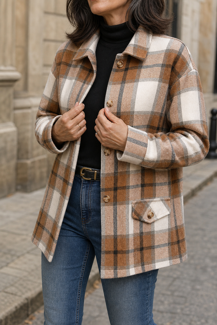 Dam Shackston rutig skjortjacka i helfigur, framifrån för en snygg höstlook.