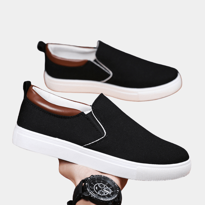 Stilrena herrskor, slip-on sneakers med bekväm passform, idealiska promenadskor.