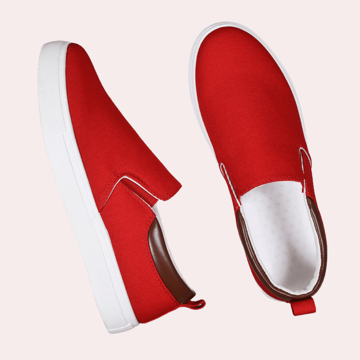 Flexibla herrskor, slip-on sneakers som fritidsskor för optimal komfort.