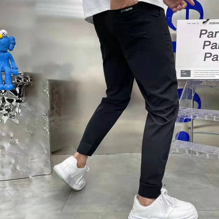"Herr Cargo-byxor i högstretch, framifrån, gråa med flera fickor, perfekt för urban stil, komfort och vinterbruk."