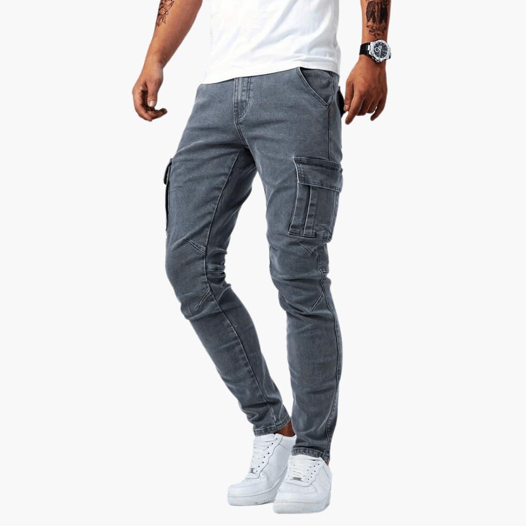 Herr cargojeans med ultimat stretch för komfort och rörlighet. Stilrena vardagsbyxor med praktiska fickor.