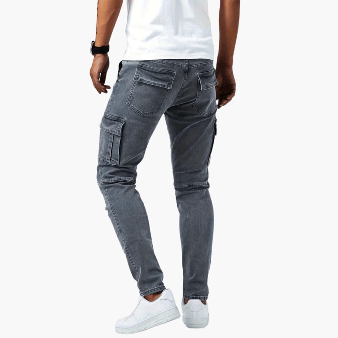 Blå stretchiga herr cargojeans med flera fickor. Perfekta casual byxor för komfort och stil i vardagen.