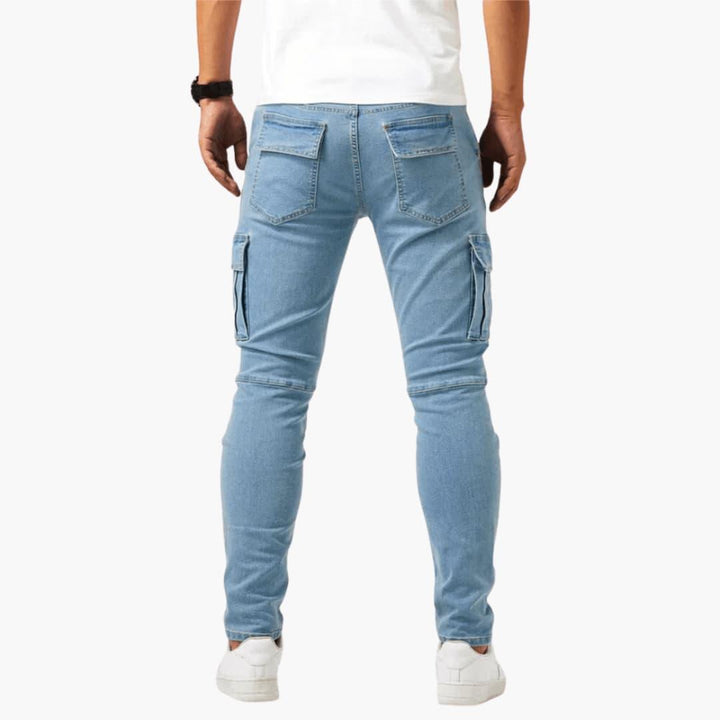 Herrbyxor: Svarta cargojeans med ultimat stretch och slitstarkt tyg. Perfekta komfortbyxor för alla tillfällen.