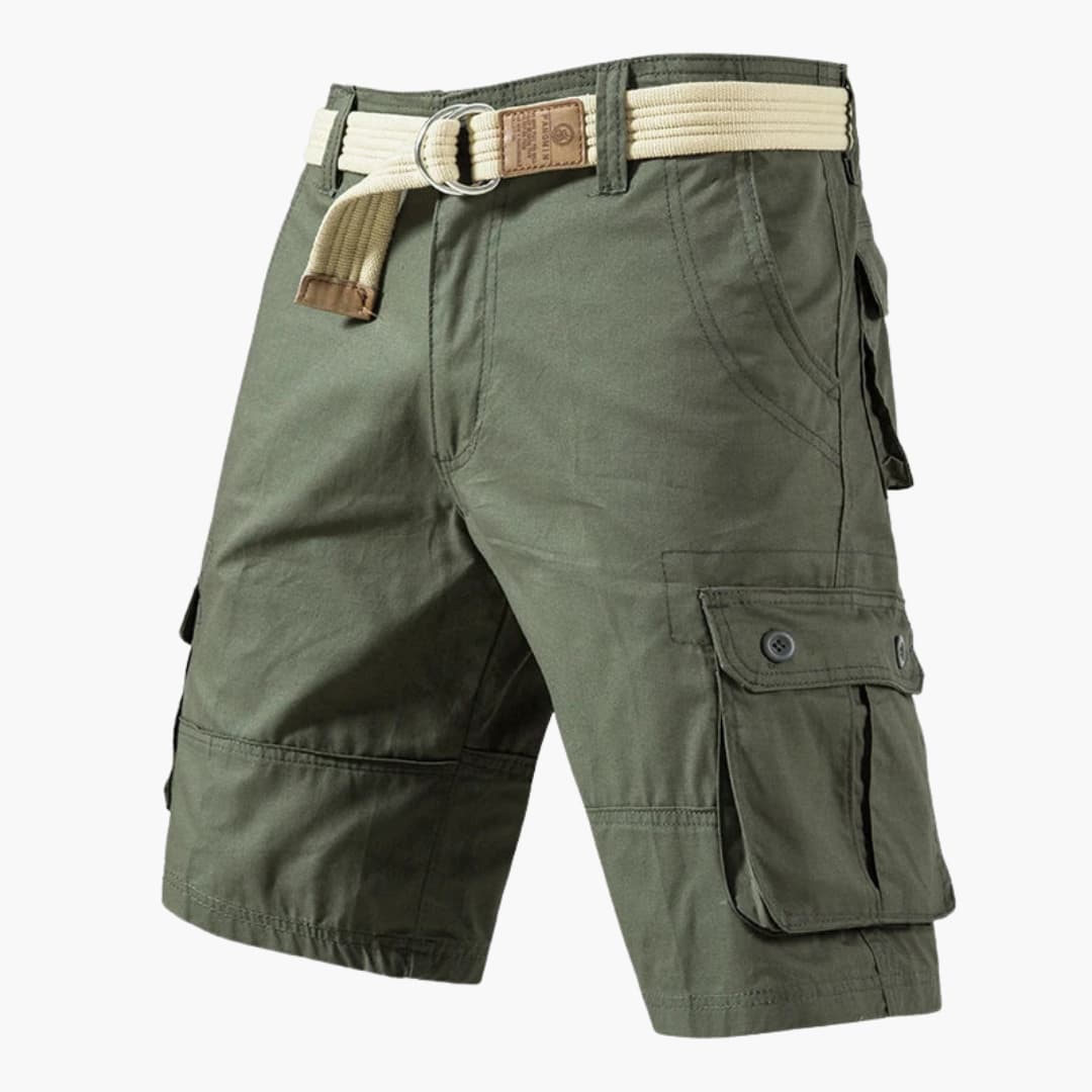 Herrshorts med bälte. Praktiska cargoshorts med sidofickor för casual look och friluftsäventyr.