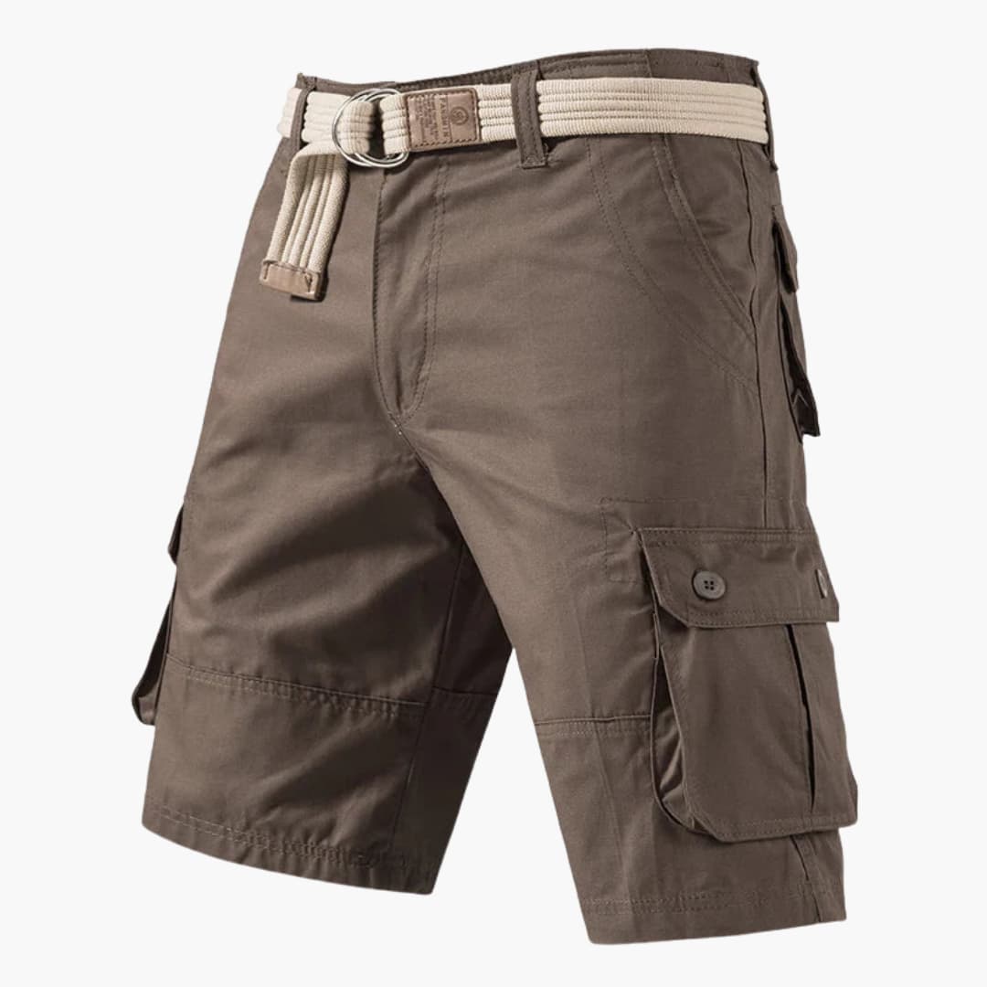 Mångsidiga herr cargoshorts. Funktionella shorts med bälte och rymliga fickor, idealiska för friluft.